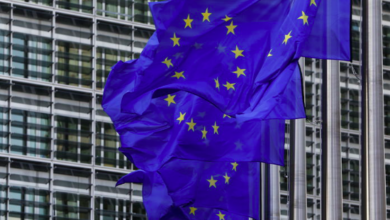 "بيانات مديري المشتريات تكشف: هل تتجه منطقة اليورو نحو انكماش اقتصادي؟"